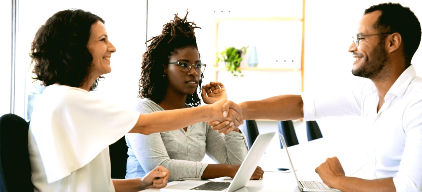Online learning interface for executive courses